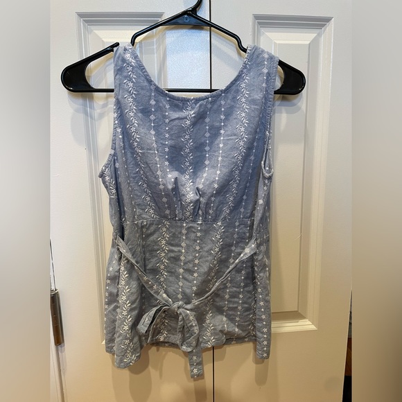 Top - Picture 2 of 2